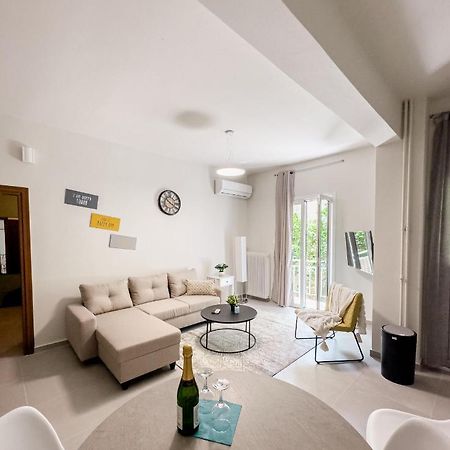 Metro Chic Haven: Modernized Urban Studio Near The Tram Athens Ngoại thất bức ảnh