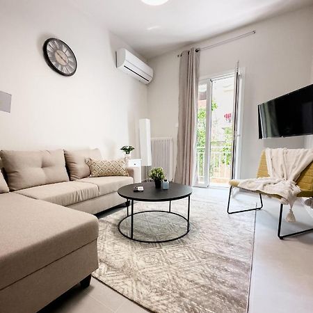 Metro Chic Haven: Modernized Urban Studio Near The Tram Athens Ngoại thất bức ảnh