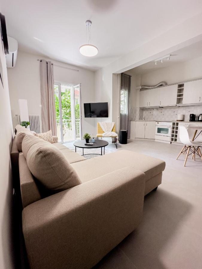Metro Chic Haven: Modernized Urban Studio Near The Tram Athens Ngoại thất bức ảnh