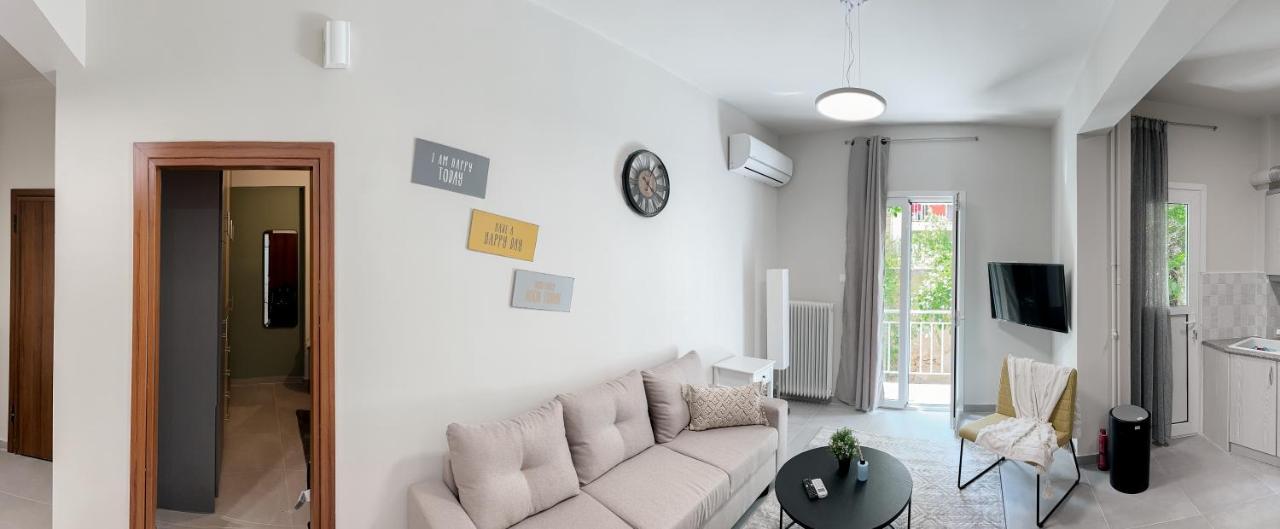 Metro Chic Haven: Modernized Urban Studio Near The Tram Athens Ngoại thất bức ảnh