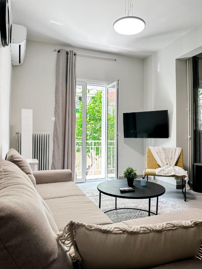 Metro Chic Haven: Modernized Urban Studio Near The Tram Athens Ngoại thất bức ảnh