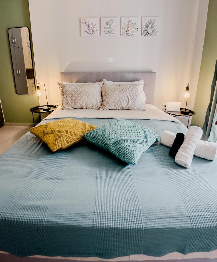 Metro Chic Haven: Modernized Urban Studio Near The Tram Athens Ngoại thất bức ảnh