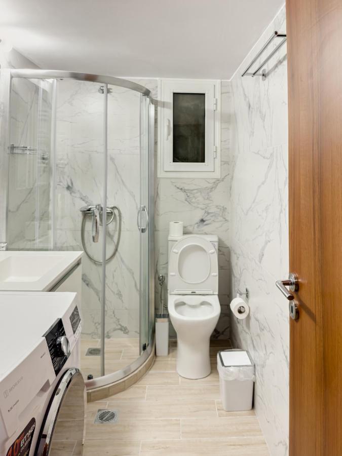 Metro Chic Haven: Modernized Urban Studio Near The Tram Athens Ngoại thất bức ảnh