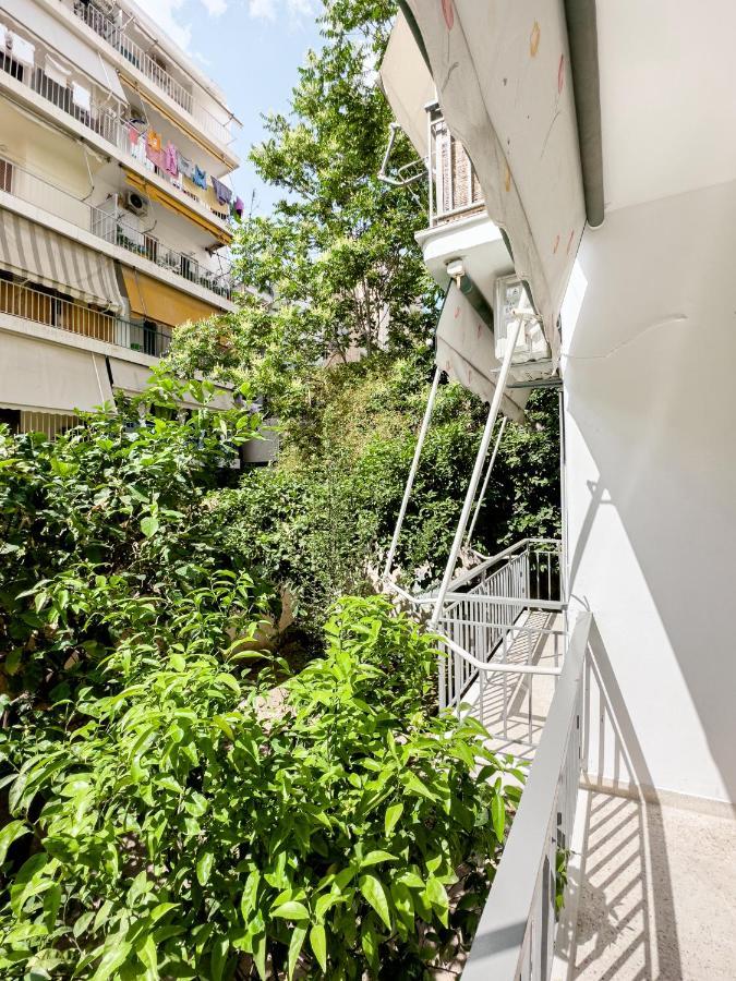 Metro Chic Haven: Modernized Urban Studio Near The Tram Athens Ngoại thất bức ảnh
