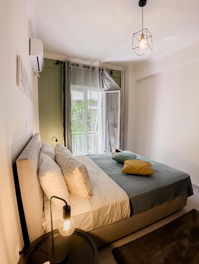 Metro Chic Haven: Modernized Urban Studio Near The Tram Athens Ngoại thất bức ảnh