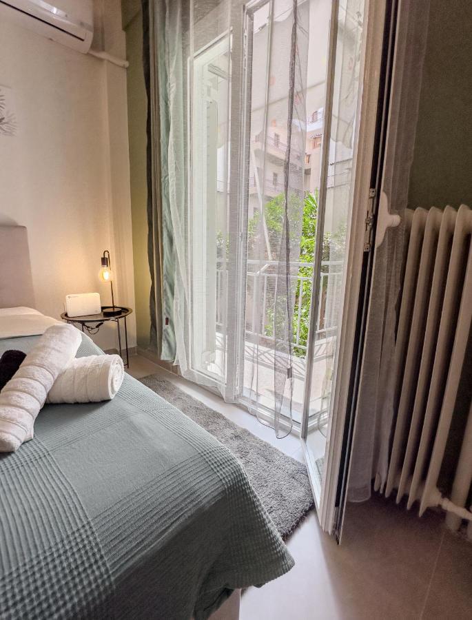 Metro Chic Haven: Modernized Urban Studio Near The Tram Athens Ngoại thất bức ảnh