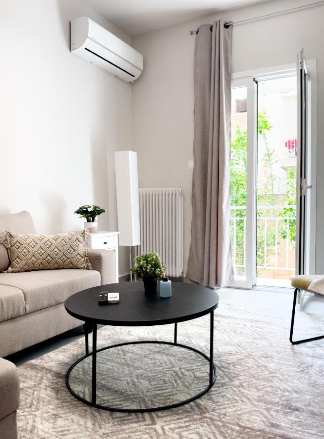 Metro Chic Haven: Modernized Urban Studio Near The Tram Athens Ngoại thất bức ảnh
