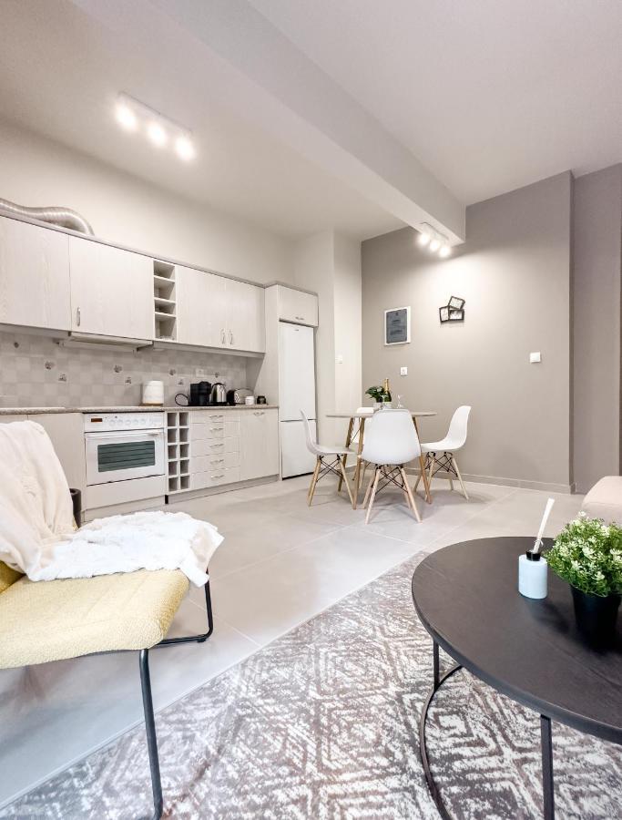 Metro Chic Haven: Modernized Urban Studio Near The Tram Athens Ngoại thất bức ảnh