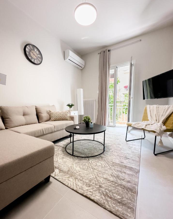 Metro Chic Haven: Modernized Urban Studio Near The Tram Athens Ngoại thất bức ảnh