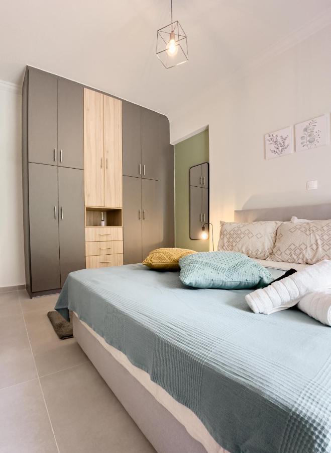 Metro Chic Haven: Modernized Urban Studio Near The Tram Athens Ngoại thất bức ảnh