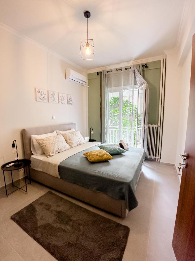 Metro Chic Haven: Modernized Urban Studio Near The Tram Athens Ngoại thất bức ảnh