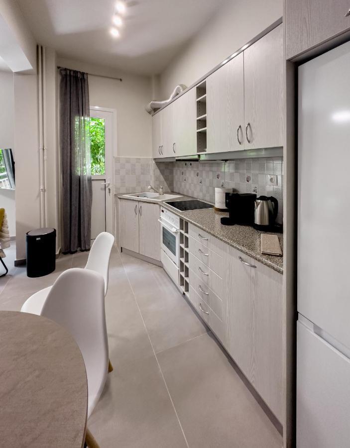 Metro Chic Haven: Modernized Urban Studio Near The Tram Athens Ngoại thất bức ảnh