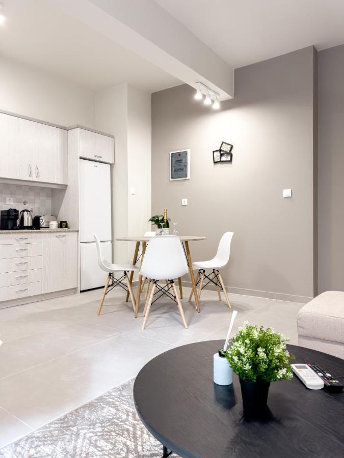 Metro Chic Haven: Modernized Urban Studio Near The Tram Athens Ngoại thất bức ảnh