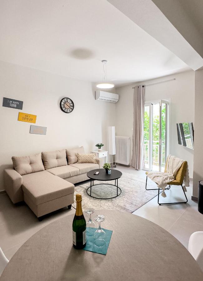 Metro Chic Haven: Modernized Urban Studio Near The Tram Athens Ngoại thất bức ảnh