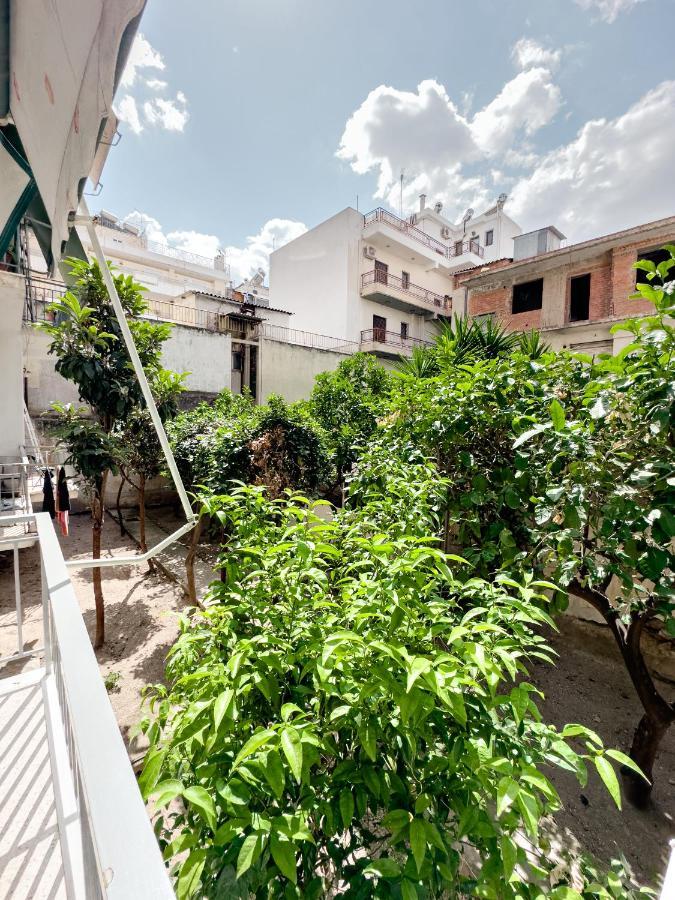 Metro Chic Haven: Modernized Urban Studio Near The Tram Athens Ngoại thất bức ảnh